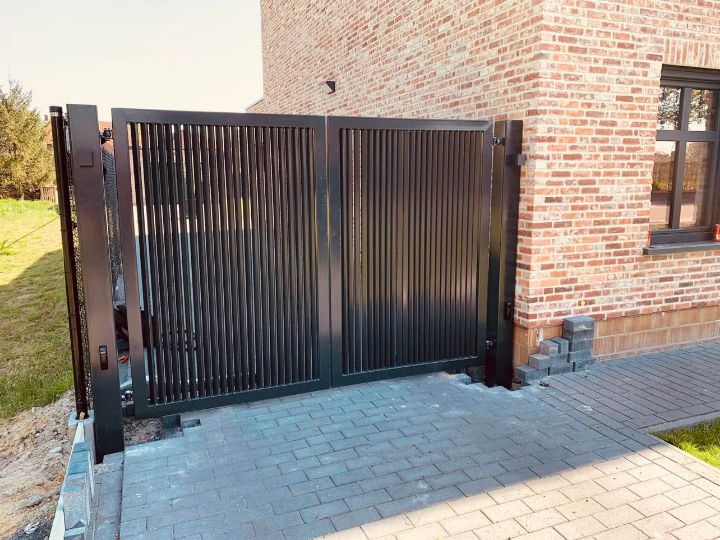 Dubbele stalen draaipoort met verticale spijlen
