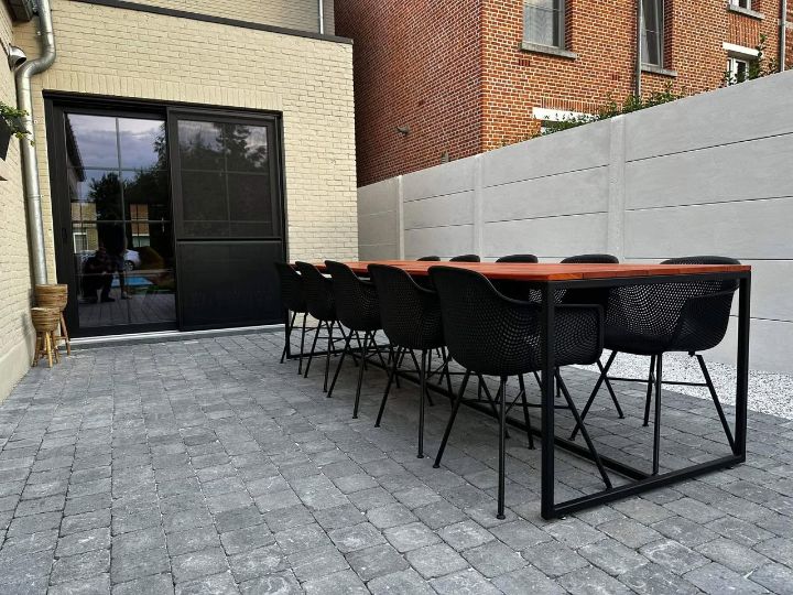 Terrastafel met stalen onderstel en hardhouten blad